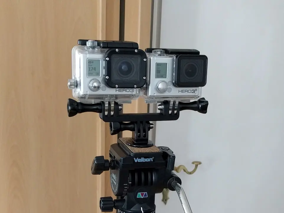 picture of an home-made stereo rig using two GoPros